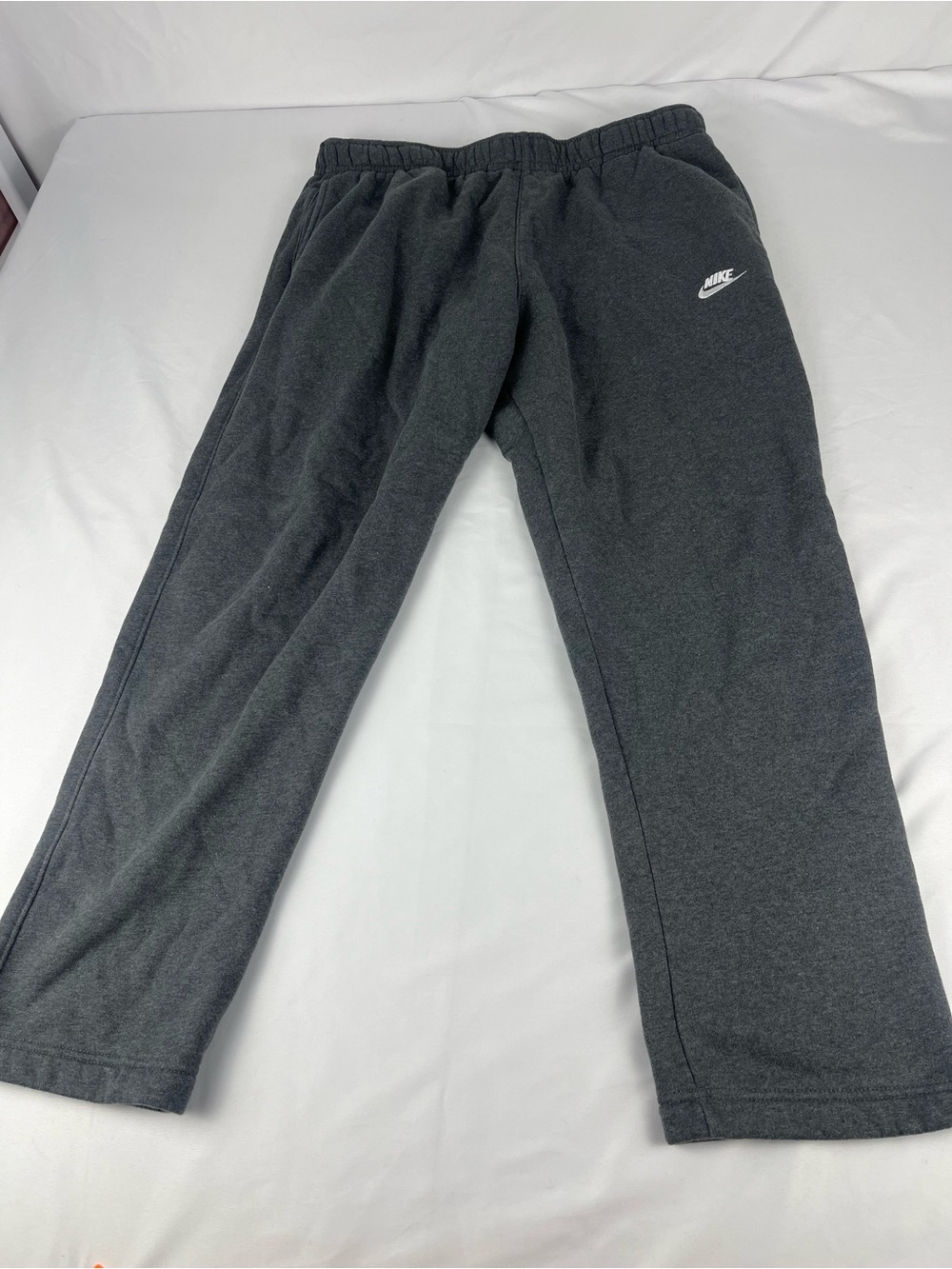 Nike Men’s Gray Fleece Sweatpants Jogger Athletic Pants Size XL Embroidered Logo